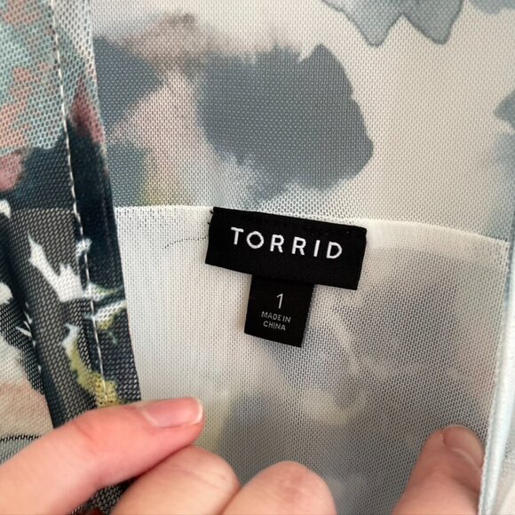 NEW NWT TORRID 1 Plus Size Stretch Mesh Crew Neck Ruched Top Watercolor Floral - Picture 7 of 15